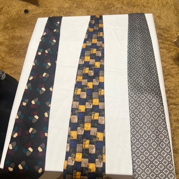 3 Designer Ties - Picture 2 of 11